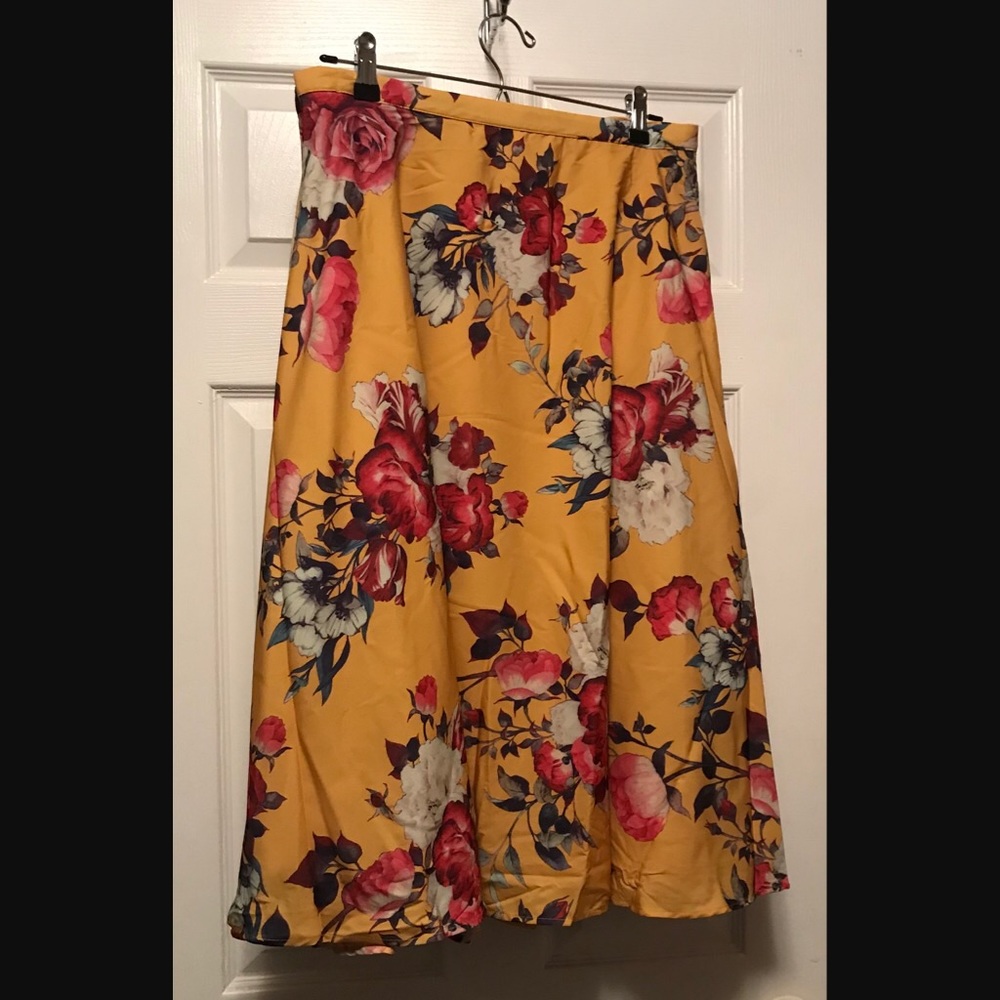 ModCloth size 4 floral skirt with lining